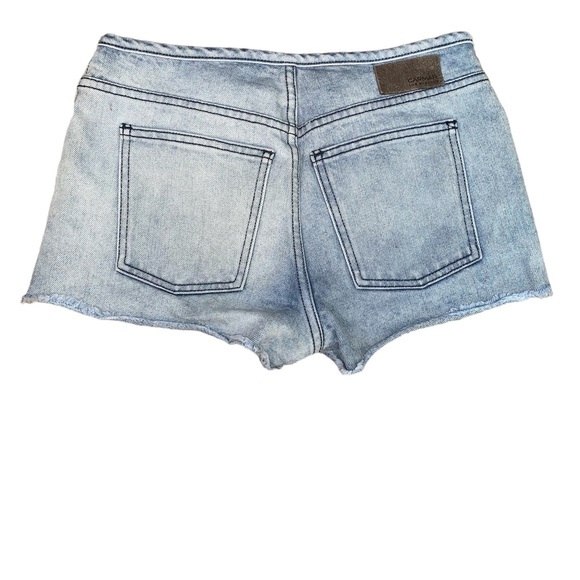 Carmar Lace Up in front Denim Shorts
Color: Blue Size: 25 (Excellent Condition) - Picture 6 of 8